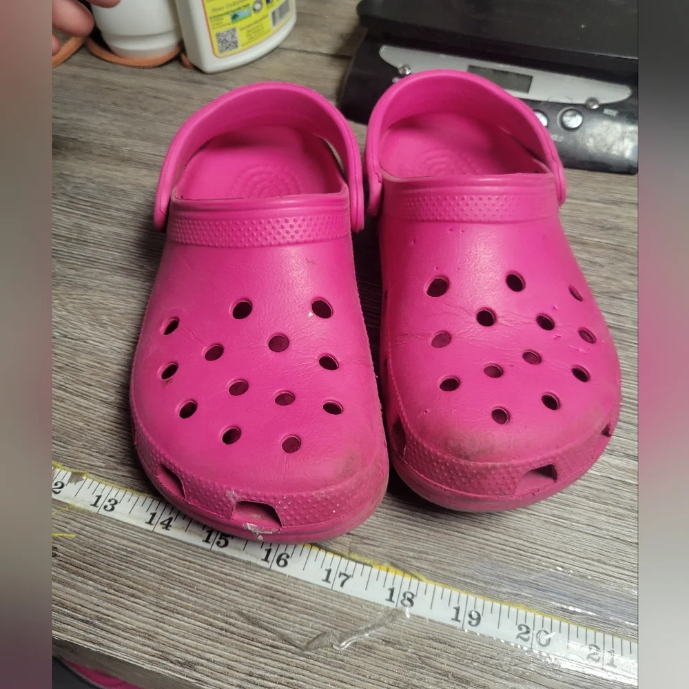 CROCS Pink Shoes Women's Size‎ 7 Mens Size 5